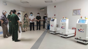 Hệ thống robot hỗ trợ đắc lực trong phòng, chống dịch tại các ‘điểm nóng’
