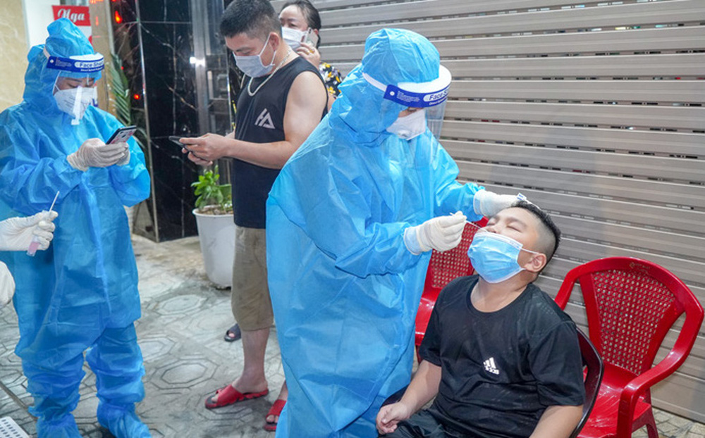 Chùm ca bệnh mắc COVID-19 chưa rõ nguồn lây tiếp tục tăng, Hà Nam thần tốc xét nghiệm trong đêm